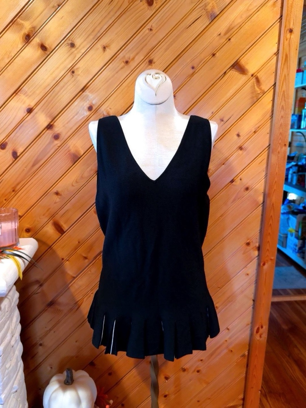 Carlisle New York Black V-Neck Pleated Peplum Tunic Top Size Medium